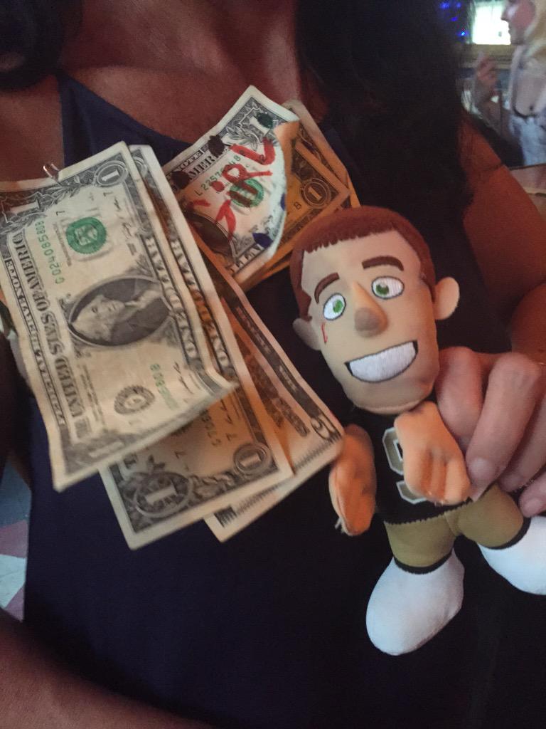 BreesDoll's tweet photo. Gettin dem papers, bruh! #money #drewbreesdoll #WHODAT http://t.co/REcSKSBnBW