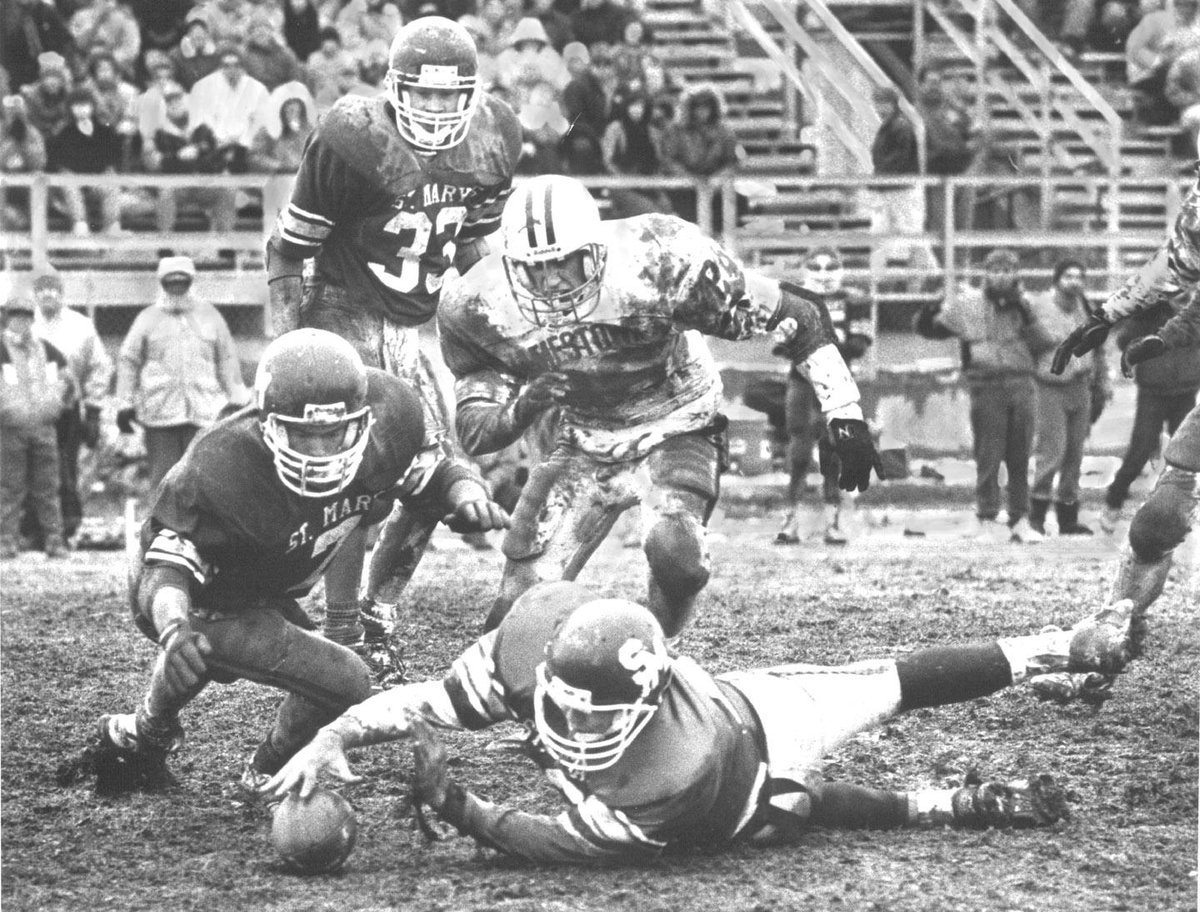 WDAsports's tweet photo. WDA OLD SCHOOL
Now that's football! St. Mary's and Jamestown battle for the 1991 Class A title.
#wdaoldschool http://t.co/2fFP7eVDso