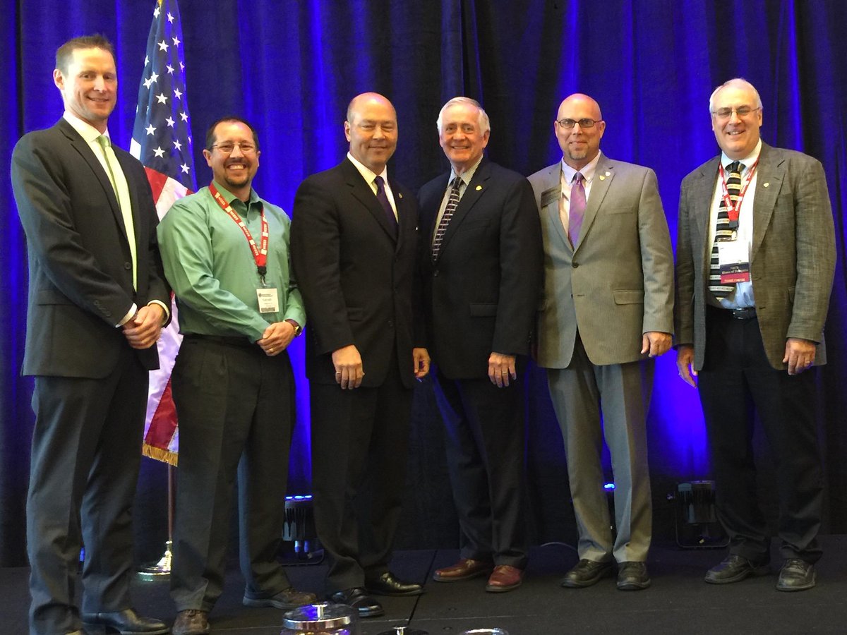 KansasEngineer's tweet photo. KSPE Members at NSPE in Seattle @KSPEPresident @NSPEPrez2015_16  @tcrksusig #NSPE15 http://t.co/Lzoh3Xgomx
