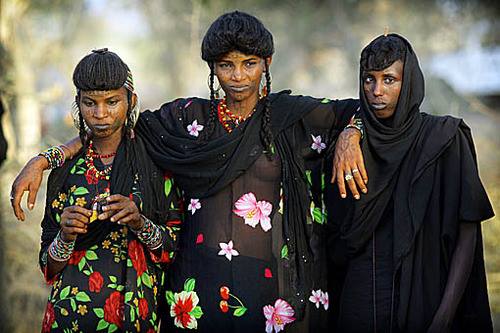 TemetEvenements's tweet photo. Réunion traditionnelle le #Worso 7 jrs où hommes #Wodaabe dansent & femmes élisent la #beauté #Geerewol
#Niger #Sahel http://t.co/2x51SfDX4e