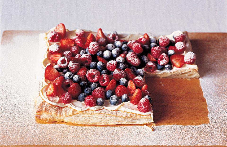 deliciousmag's tweet photo. On today's newsletter: enjoy summer fruit galore with our cakes, bakes and puds http://t.co/4uCoZBmMeA http://t.co/ft7abrk5WN