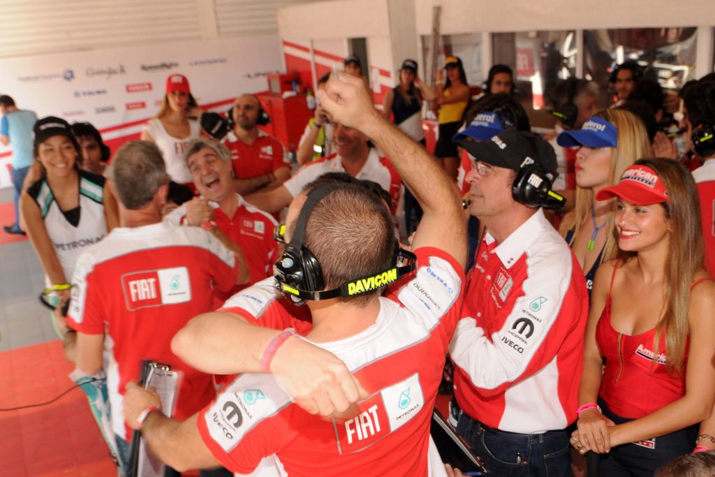 FacuChapur's tweet photo. Sorteo 4 entradas a boxes para el @SuperTC2000 en san luis. Participa con un RT y fav.#DaleCuliau, veni a alentarnos! http://t.co/iX7z7rlBQM