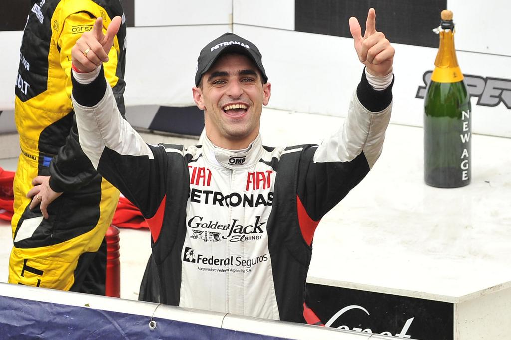 FacuChapur's tweet photo. Sorteo 4 entradas a boxes para el @SuperTC2000 en san luis. Participa con un RT y fav.#DaleCuliau, veni a alentarnos! http://t.co/iX7z7rlBQM