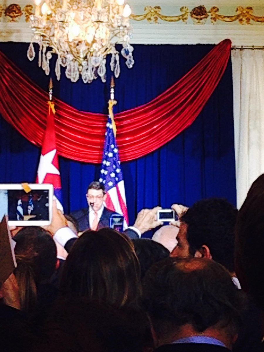evagolinger's tweet photo. Habla Canciller Bruno Rodriguez en la Embajada de Cuba en Washington http://t.co/oBc2GFaEcb