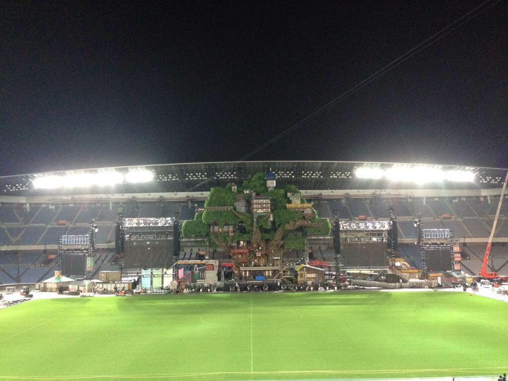 SEKAINOOWARI_73's tweet photo. セカオワのLIVEに入りこんでサッカー場だと忘れてた人はRT❗️ http://t.co/19aU08i7jB