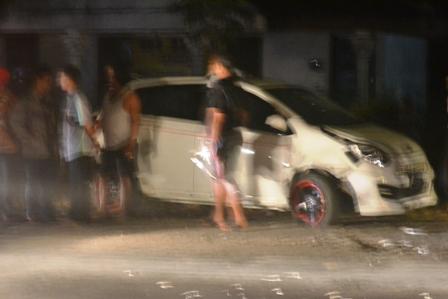 sedan ini #terhantam mobil di bagian samping depan di depan #puskesmas <a href="/bayanupdate1/">Bayan Update</a> #Purworejo pk 20.50 #MudikJateng