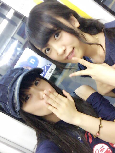 おまみが電車の中でうるさい(笑
そして七海すっぴんでごめんなさいwwwww

#七海さんすっぴん 
#長瀬さんイベント帰りで元気 
#仲良しです。 http://t.co/aN92BZHP3j