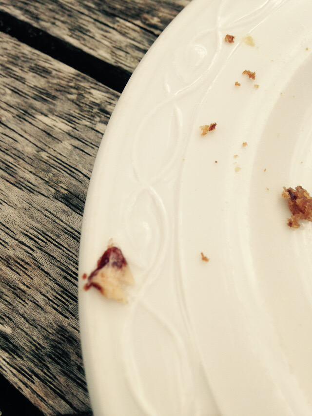 Community579's tweet photo. @HeverCastleLtd plastic found in cake yesterday no apology no refund &amp; no new cake ! http://t.co/gKWg4lhYyz