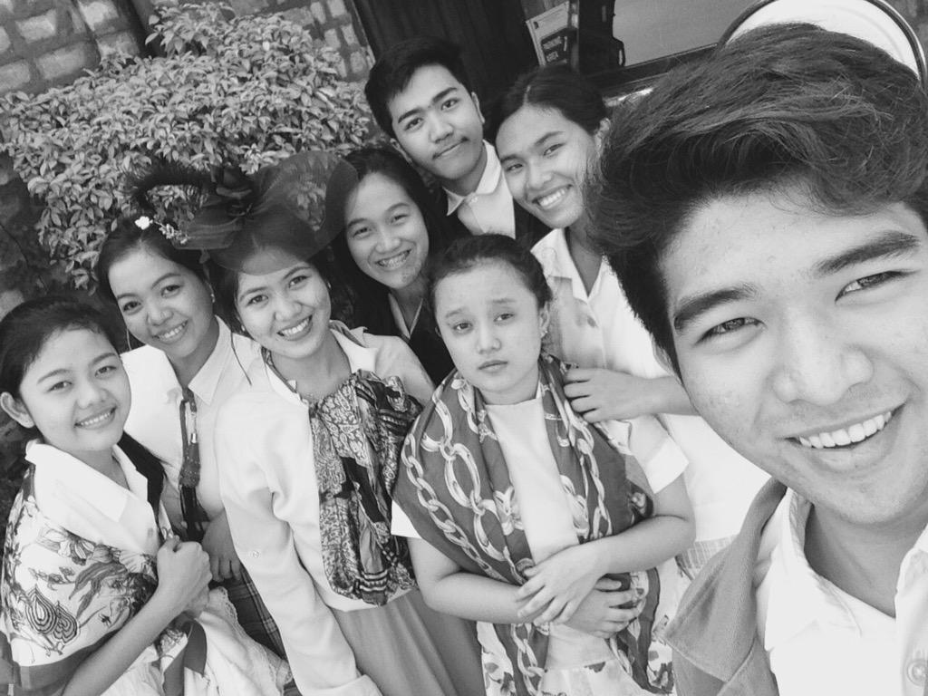 attysunga's tweet photo. #rizalclass selfiee! http://t.co/dVQTcBaXeC