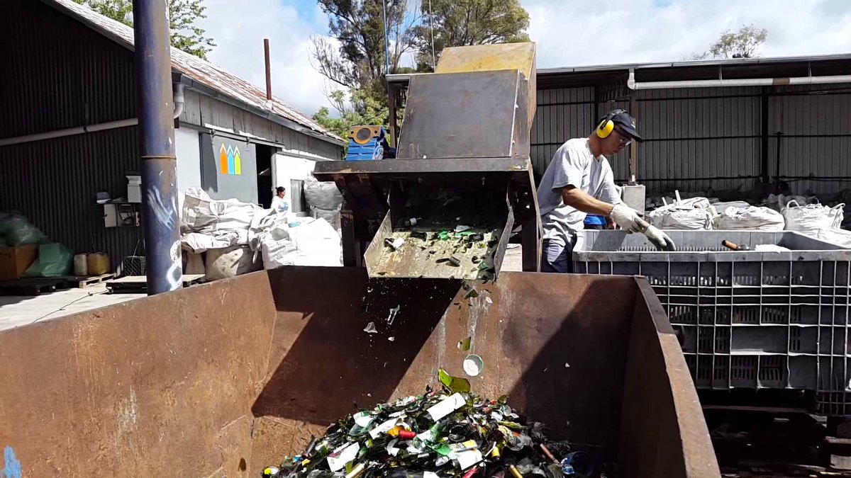 GuerrillaCF's tweet photo. .@fonacit_ve financia proyecto para el Desarrollo Sustentable a través del reciclaje de vidrio http://t.co/aPdUe95nBW http://t.co/PUYhH3CkIj