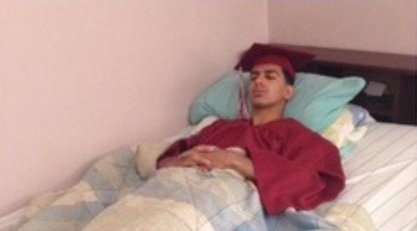 CollegeGirIProb's tweet photo. when seniors wake up and realize they never have to go to high school again http://t.co/e3hlffOk5F