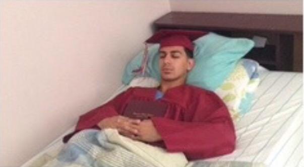 CollegeGirIProb's tweet photo. when seniors wake up and realize they never have to go to high school again http://t.co/e3hlffOk5F