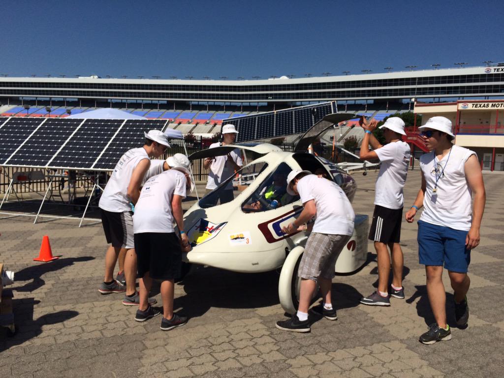 staevt's tweet photo. Switching out the battery and checking on our driver and passenger #solar2015 http://t.co/TDNxhg2jV9