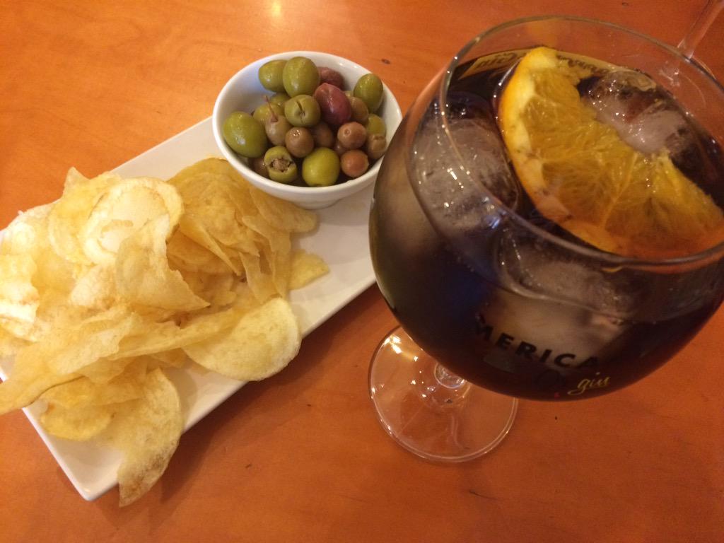 jmmd1978's tweet photo. #vermut a #l'absis i dinar al #BonMar ! Quien da mas ?!?!? http://t.co/FexvYLxf6j
