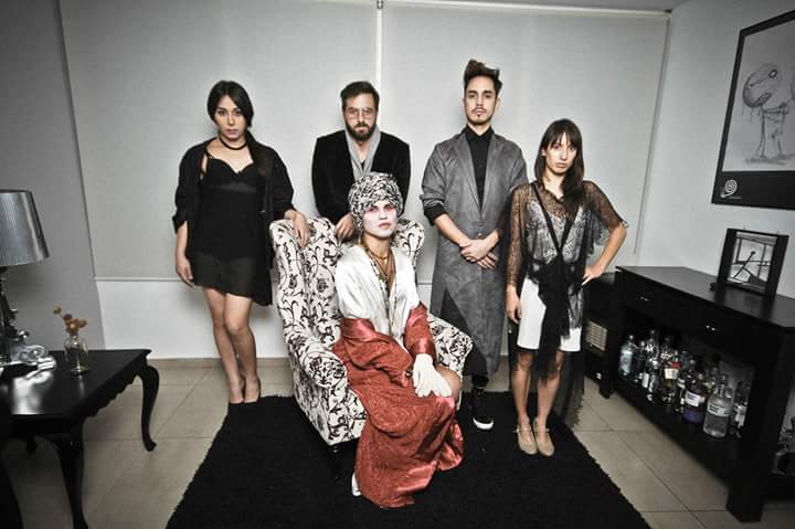 MiniVenganzas's tweet photo. ¡Estrenamos este sábado a las 20:30 en @Elbajocircuito! No se la pueden perder. #pajarosnoctambulos http://t.co/H0sw1il1GC