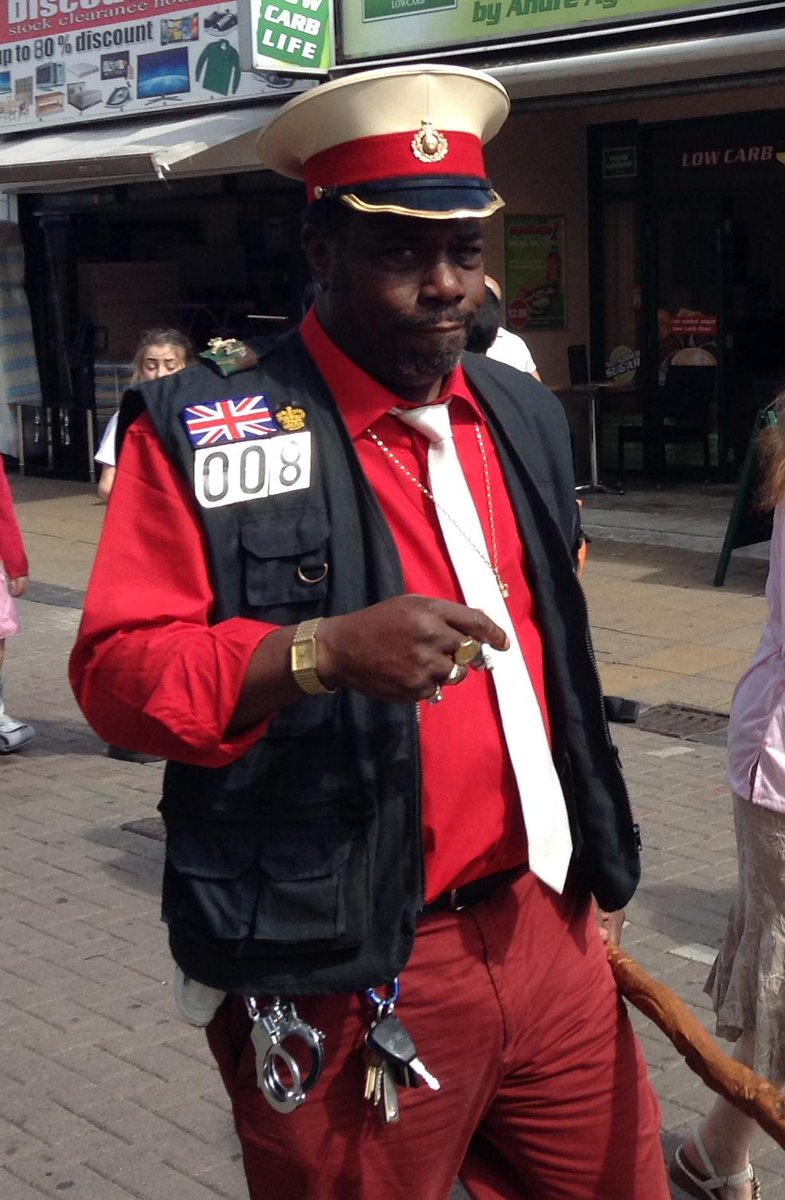 RedRawFletch's tweet photo. #walthamstowstreetphotos #walthamstow
With Handcuffs
High Street http://t.co/5lbv0ORsTJ