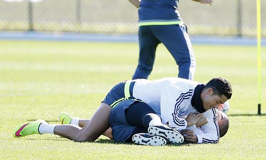 CRtheKing's tweet photo. Cristiano &amp; Pepe 😂😂❤ http://t.co/ej8TZpk4qW