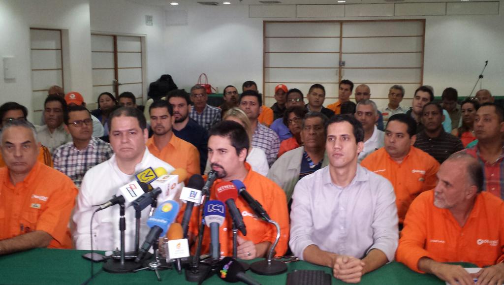 VoluntadPopular's tweet photo. Desde #EFA: nos comprometemos con Venezuela a defender cada voto e impulsar en Unidad una estrategia antirobo http://t.co/yAQ3cABbKC
