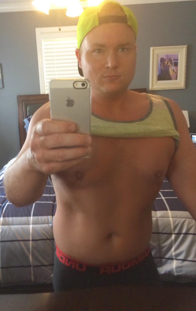 GaysGulf's tweet photo. Happy #MCM to this hot Mississippi boy @den_swanrn go follow him #mcmagic http://t.co/fdrRR7Bo4g