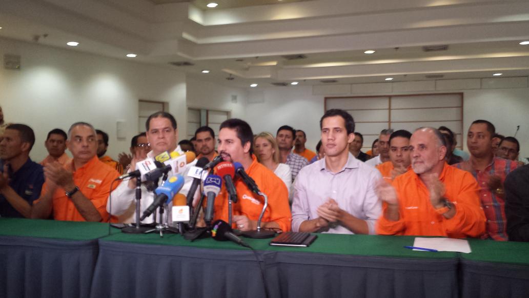 VoluntadPopular's tweet photo. Desde #EFA: ¡Vamos Venezuela! SÍ se puede ganar el #6D la mayoría en la AN contra el régimen corrupto de @PartidoPSUV http://t.co/WHTOOtzFD9