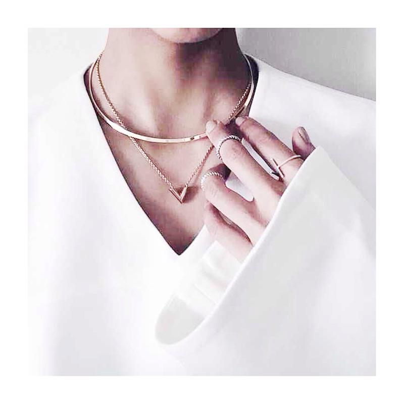 gracealtitude's tweet photo. Jewellery details on point 👌 #gold #white #simplicity #minimal #style http://t.co/kAlu4rWkE1
