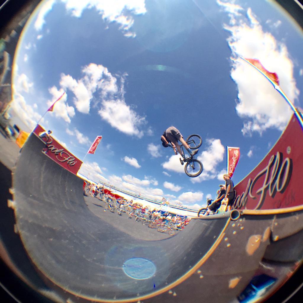 CoolFlo_UK's tweet photo. An awesome weekend @SantaPodRaceway #bugjam29 our team riders really stepped up their game this weekend #goodtimes http://t.co/KC8po8XmQx