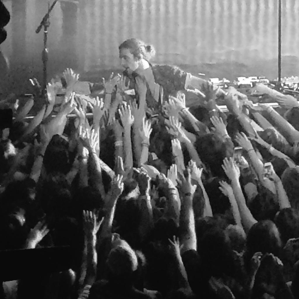 Lyss7280's tweet photo. This Picture was too good not to post! #R5 #SometimeLastNightTour #Boston @rockyR5 http://t.co/ZCX5eBBYbT