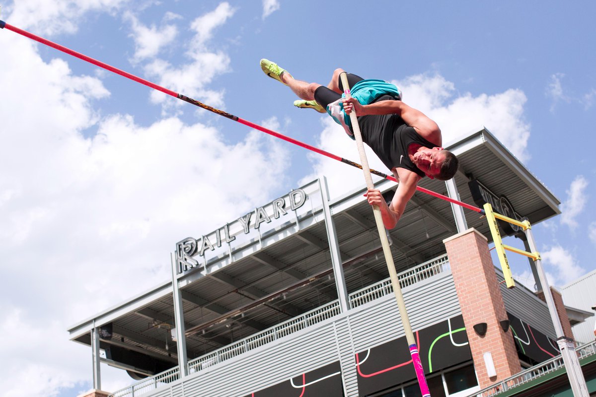 LJSPhotos's tweet photo. LJS photog @VonHofee hits up some street vaulting along @CanopyStreet this wknd. More pics: http://t.co/IXCx2YYO3z http://t.co/DqwCs7qXZi