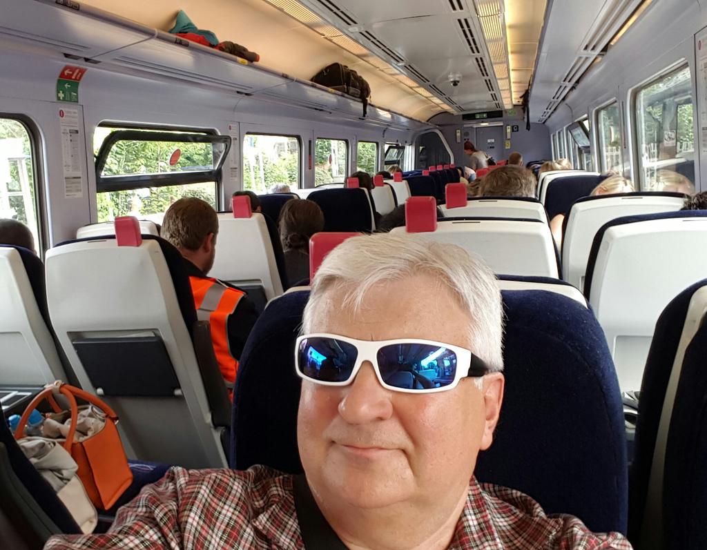 somevaari's tweet photo. Juna ei niin hiljaista miestä kuljettaa. Somevaarin ihmeelliset seikkailut Briteissä jatkuvat nyt  Walesissa. http://t.co/M75wgvfdFa