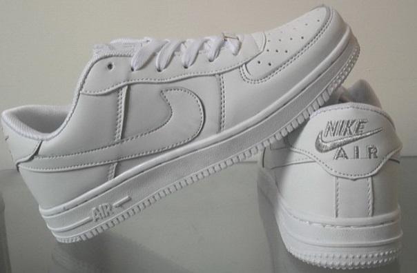 RelojesCronos1's tweet photo. NIKE AIR FORCE
40€
2X75€ http://t.co/aIuqMqh3N3