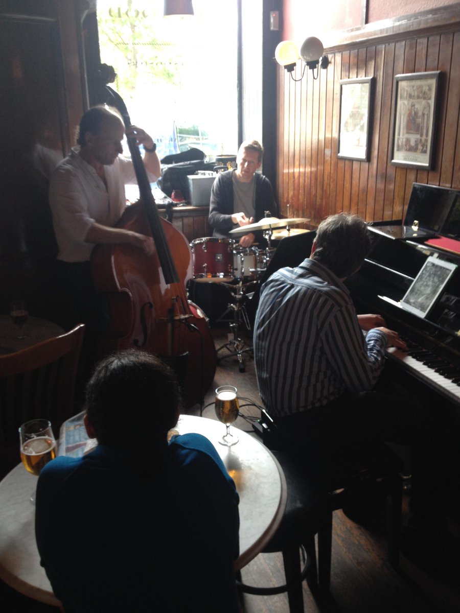 LeithShoreBar's tweet photo. John Elliott Trio, swinging for Saturday lunch; think we need to hear Jazz at The Shore all weekend? http://t.co/szf3VqkjdB