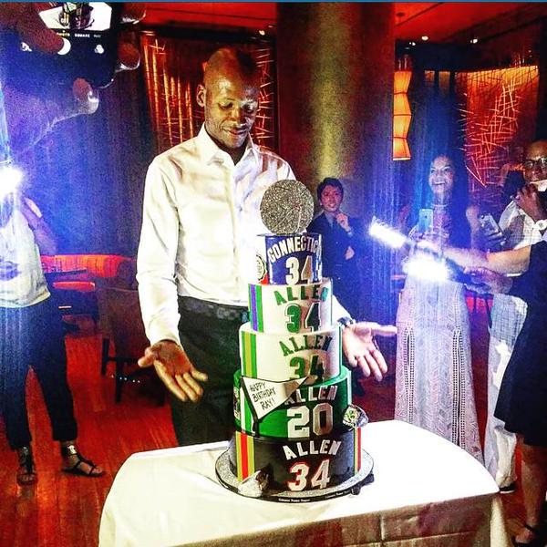 Happy 40th birthday Ray Allen! Natuurlijk krijgt Ray niet zomaar een appeltaartje 