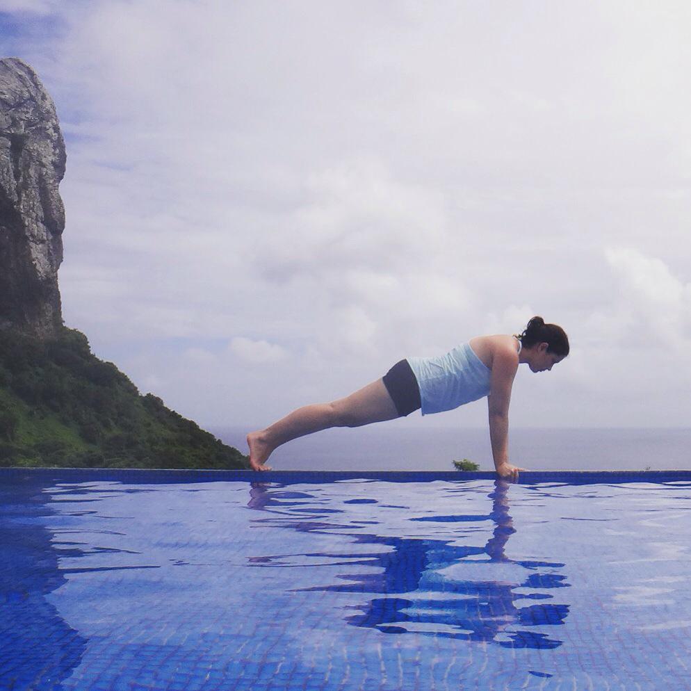 PilatesUnific's tweet photo. Boa semana e muito Pilates! #fernandodenoronha #amonoronha #pilatesunification #pilatesoutdoor #prancha #pilates http://t.co/O8CiVQ1xZF