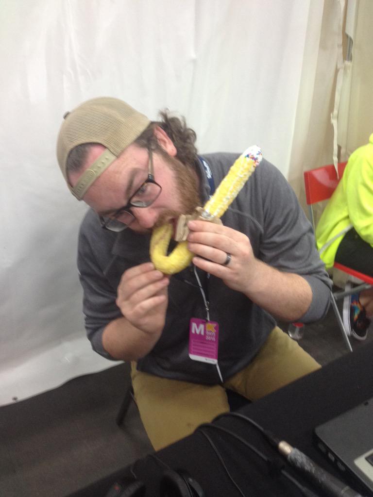Dessertgo's tweet photo. RT 1059shinefm: @davidonshine destroying a #crazycone @KDaysyeg #kdays #icecream http://t.co/Chxu5MRdUI