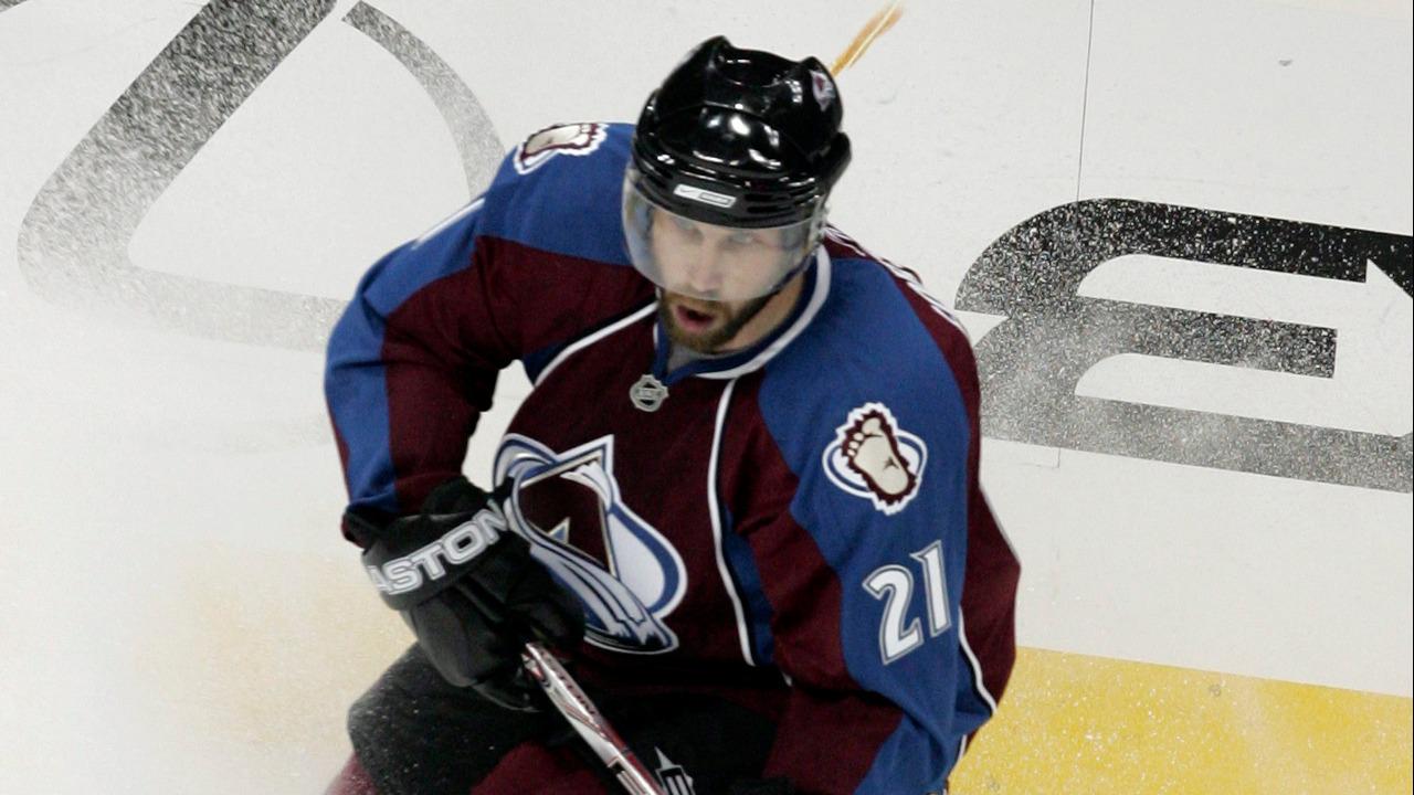 Happy 42nd birthday Peter Forsberg! He\s the only member of the Triple Gold Club to also win the Calder & Hart Trophy 