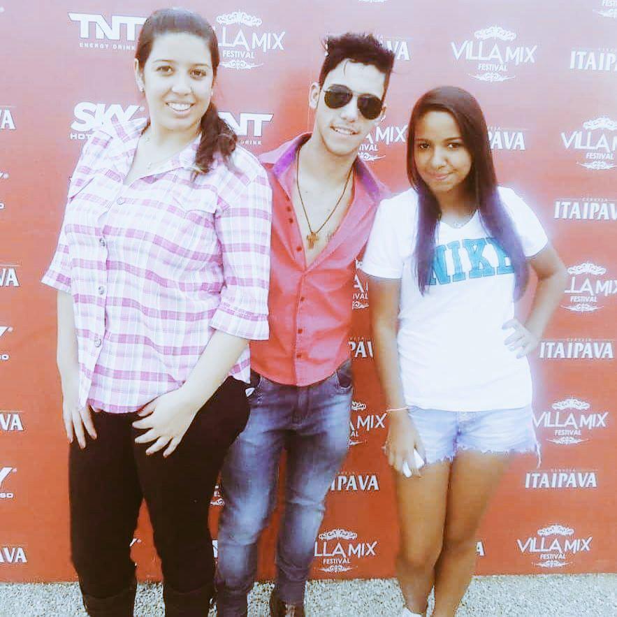 IgorMac37606992's tweet photo. #VilaMix  dia pft música amor de mais #amigas http://t.co/U77fkQw4MX