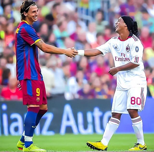 GabrielePatap's tweet photo. Idolo#80#Digno @10Ronaldinho http://t.co/fPJbtrNvDY