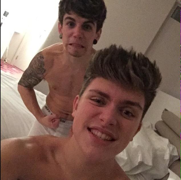 stereobrews's tweet photo. @SimonCowell @syco #WeWantStereoKicksSigned http://t.co/rNEri1Z3tZ