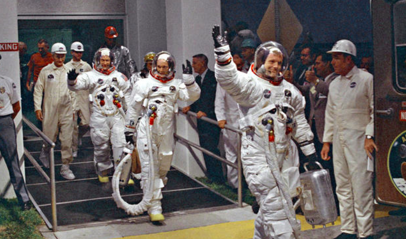 CBSNews's tweet photo. 46 years ago today, Neil Armstrong took "one small step for a man, one giant leap for mankind" http://t.co/rBSsUZftQV http://t.co/UscHi0Q2AN
