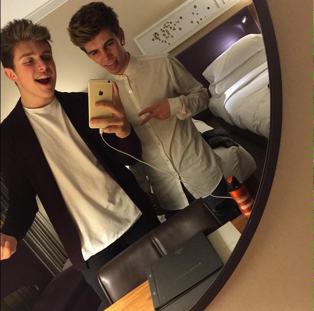 stereobrews's tweet photo. @SimonCowell @syco #WeWantStereoKicksSigned http://t.co/REjxWXfLtR