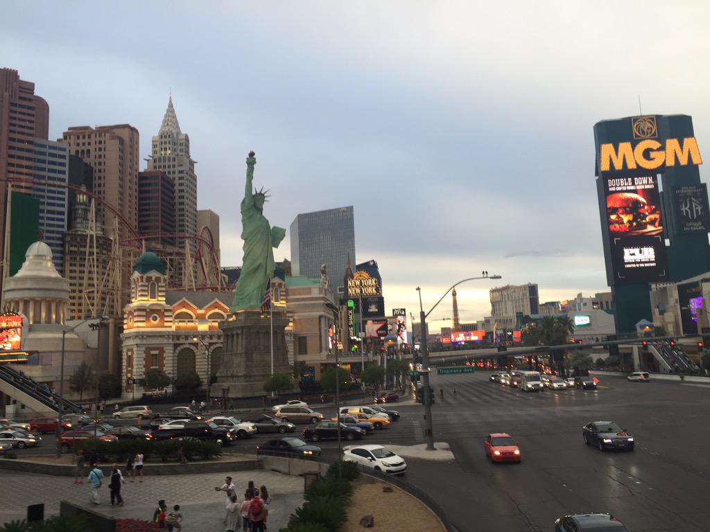 kristenhfowler's tweet photo. Viva Las Vegas 💥🎲🃏 #vegasbaby #vegasstrip http://t.co/Geagbul7VS