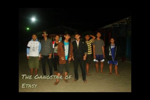 (The GANGSTAR of Etasy) yg menggunakan hp ini link nya
youtube.com/watch?v=FgyDQ_…
9G4 . thanks =))