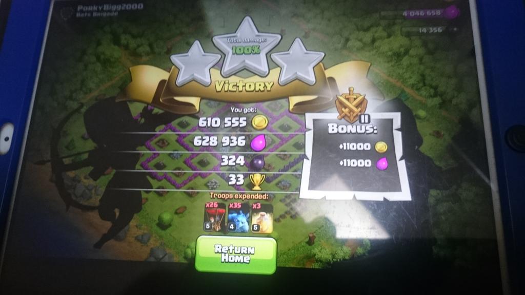 RoscoThePig's tweet photo. Rosco likes a bit of loot 💰 😀 http://t.co/WMfukC07IR