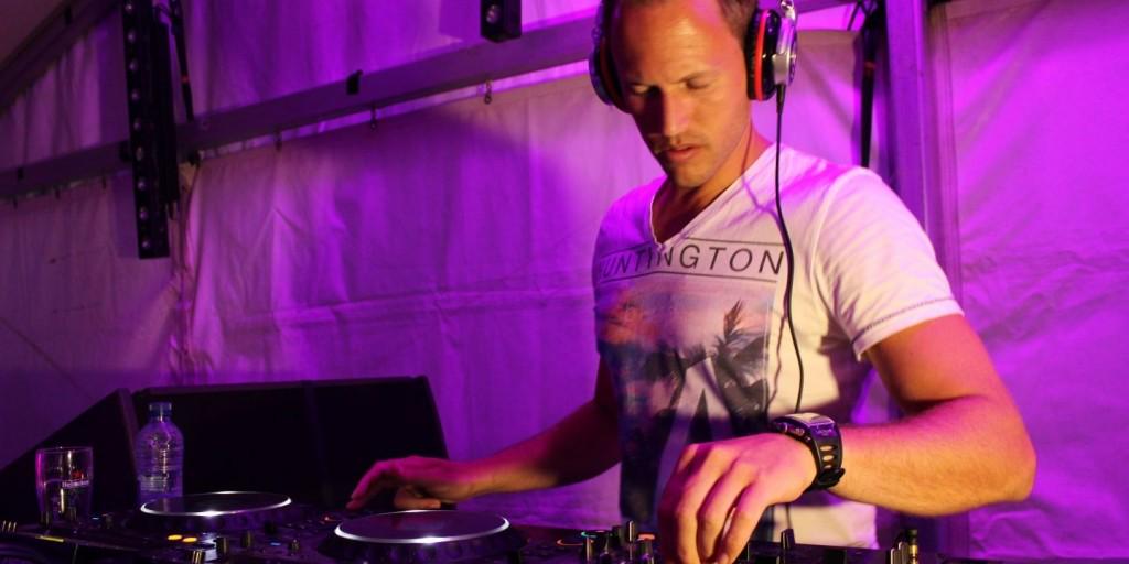 YoungTheHague's tweet photo. [AGENDA] 14 augustus YTH Party: Live for the Summer. Koop nu je tickets! @Whoosahbeach http://t.co/06vTZlu9Il http://t.co/N61xsbvv4e