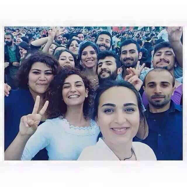 ölümden önceki son gülüşleri...
#SuruçtaKatliamVar

Katilleri Tanıyoruz!