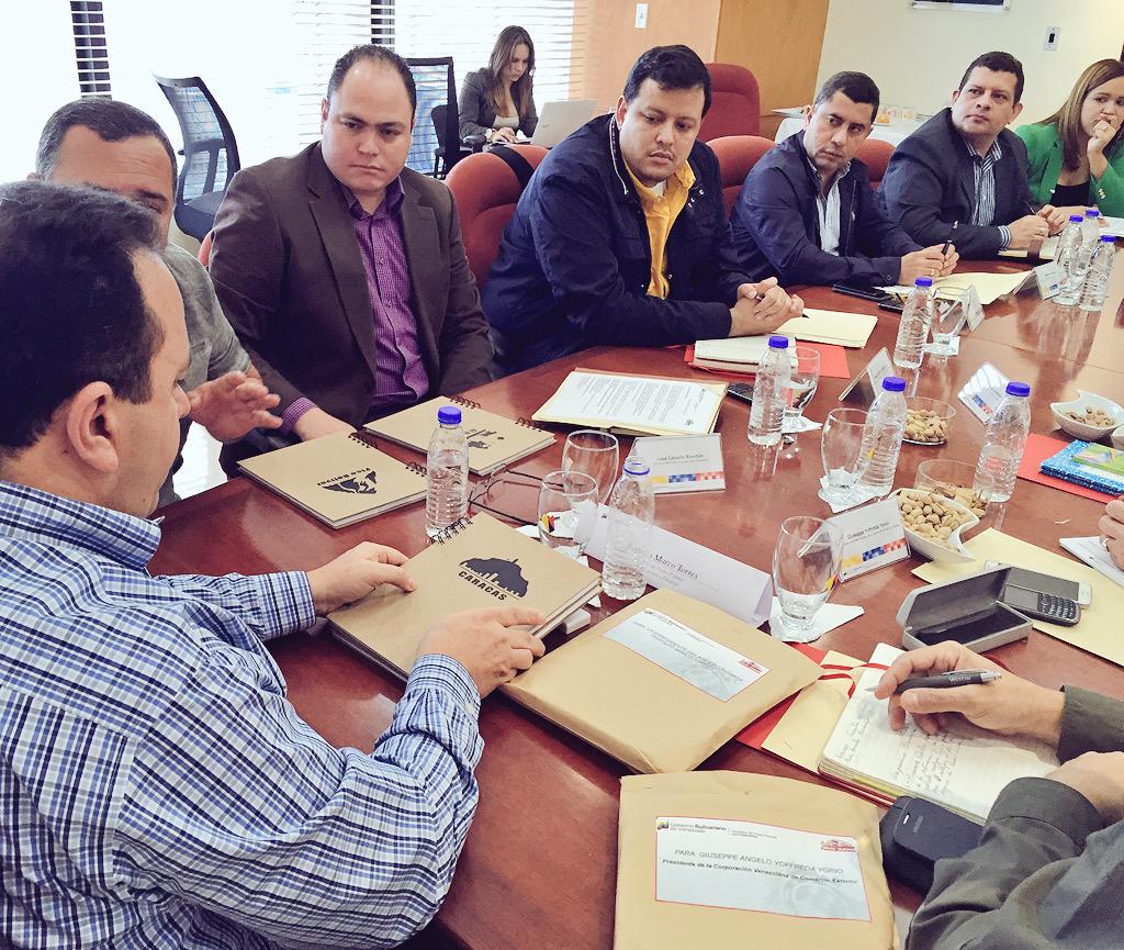 RMarcoTorres's tweet photo. En estas mesas de trabajo con el Min de Educación se revisa inventario de materia prima para artículos escolares http://t.co/hEGJHItIO7