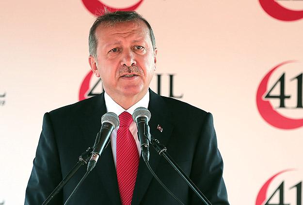 anadoluajansi's tweet photo. Cumhurbaşkanı Erdoğan: Teröre karşı uluslararası işbirliği içinde mücadele verilmeli http://t.co/ztniC1t5fn http://t.co/NWAQk3VePr