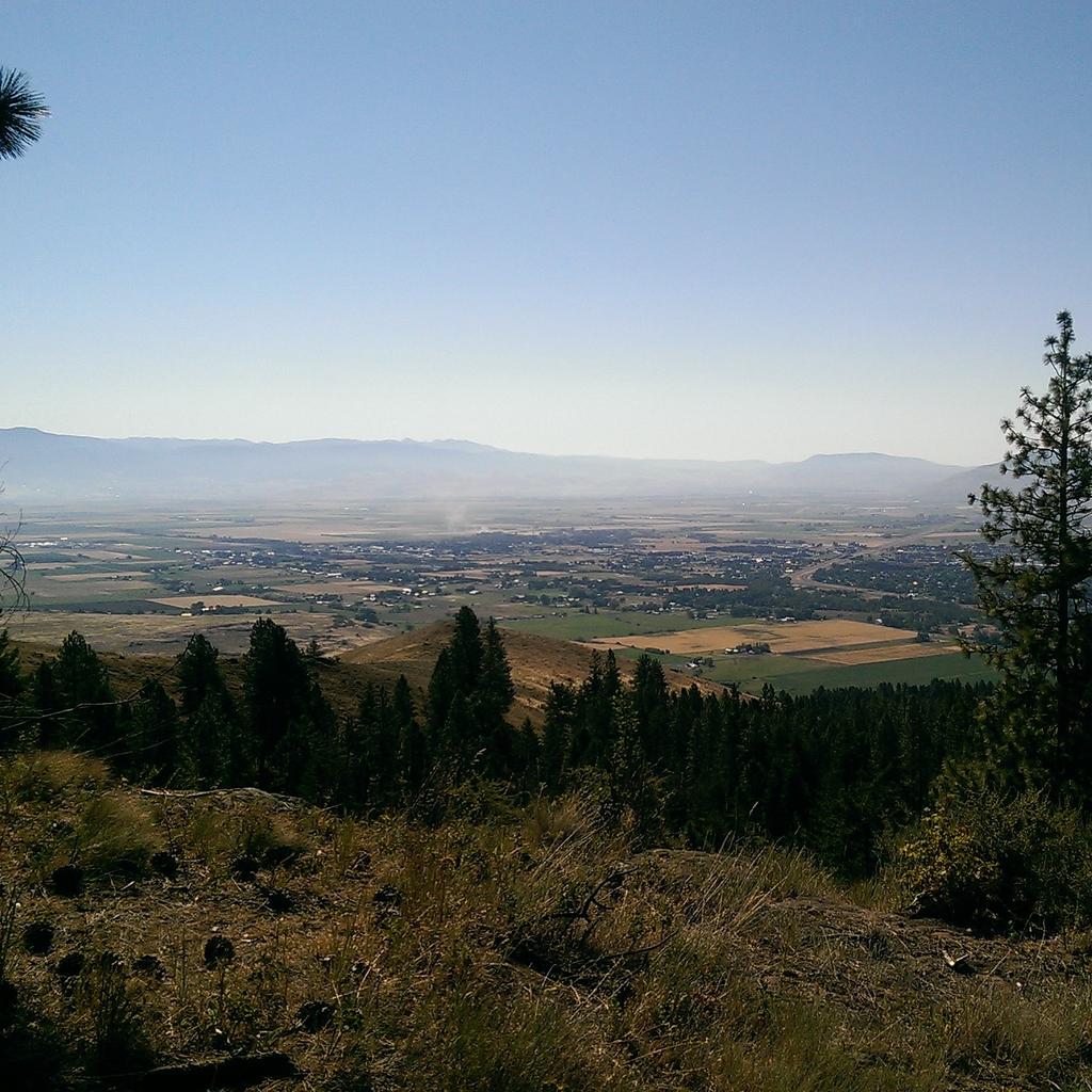 _LifeByDesign_'s tweet image. Just went on an amazing hike up one of our local mtns.  Love this view!!~Kate~  #MtEmily #Hike #BodyUnderConstruction