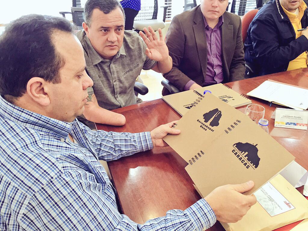 RMarcoTorres's tweet photo. Trabajo articulado del Gob. Bolivariano para garantizar un feliz comienzo de clases a todos los niños de la Patria http://t.co/Pr3TIL8uO0