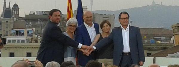 RaholaOficial's tweet photo. @RaholaOficial: Cinc veus plurals, cinc líders diversos, una única voluntat, un únic delit, la llibertat
#JuntsPelSi http://t.co/V8LJaeqrJl